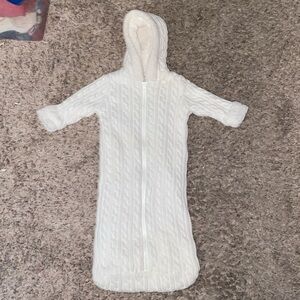 Old Navy winter/snow suit for baby Size 6-12 months.